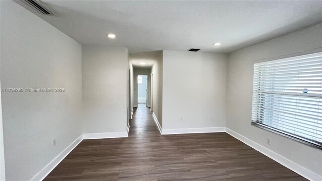 Foto del edificio - 1807 NW 33rd St