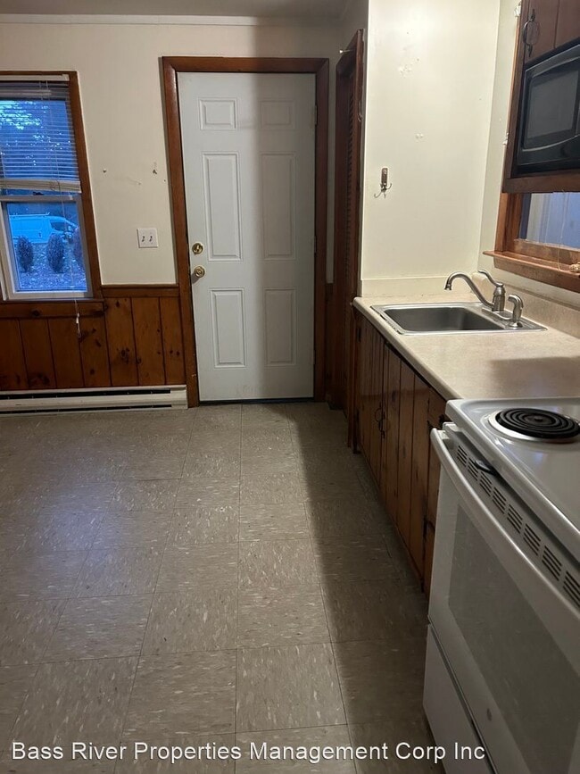 Building Photo - 2 br, 1 bath House - 135 Swan River Road