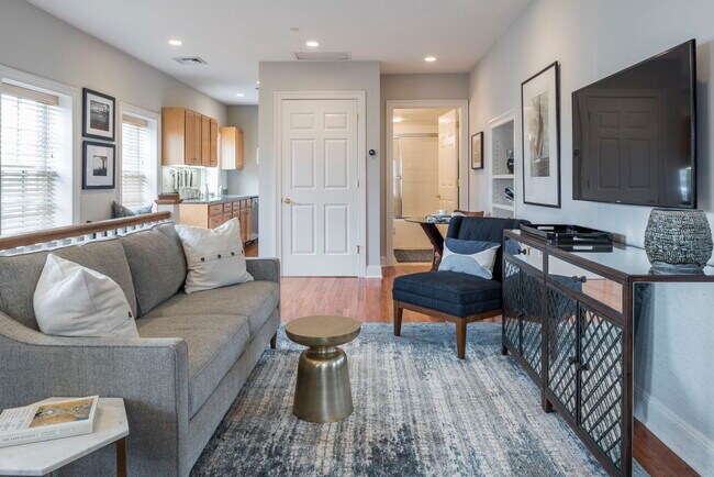 Fully Furnished Studio - 2 E Elm St