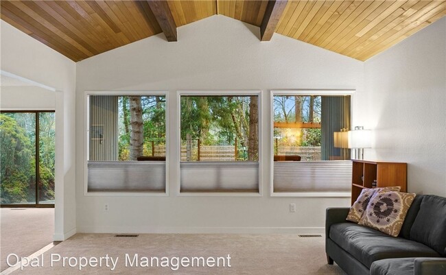 Building Photo - 2 br, 2 bath House - 2217 Sahalee Drive West