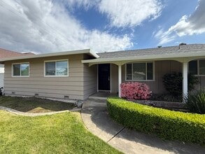 Building Photo - 1238 Woodfield Ave