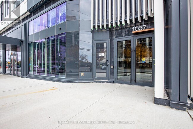 Building Photo - 1037 The Queensway