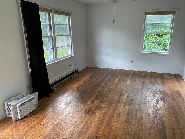 Foto del edificio - 114 Lucas Dr