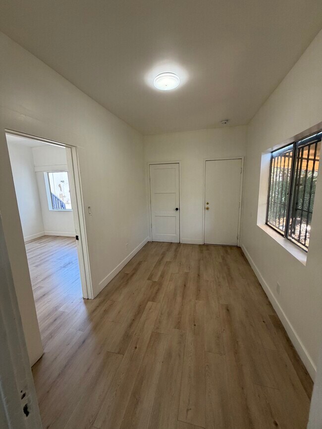 Foto del edificio - 2139 Venice Blvd