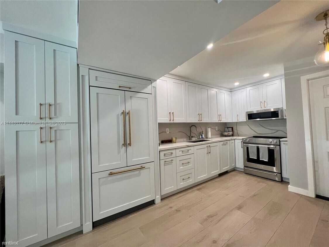 Foto principal - 2 br, 2.5 bath House - 3220 W Trade Ave # ...