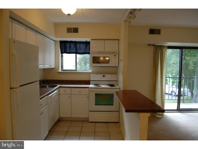 Foto del edificio - 1015 Valley Dr