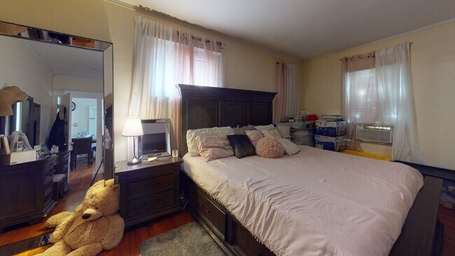 Building Photo - 14 Davison St