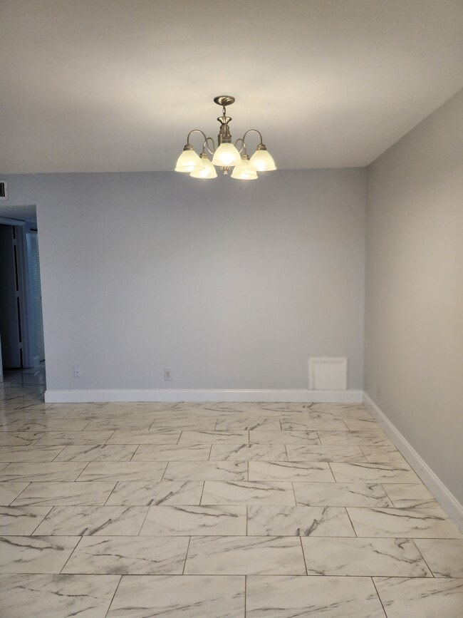 Building Photo - 5433 Lakefront Blvd