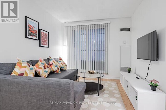 Photo du bâtiment - 250 Wellington St W