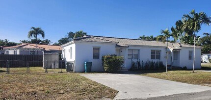 Building Photo - 11220 NE 11th Pl