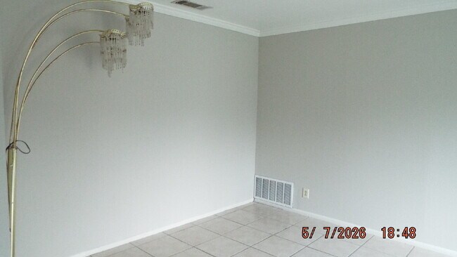 Building Photo - "Charming 3-Bedroom Oasis with 2 Full Baths in Live Oak – 1236 Sq Ft of Comfort Awaits!"