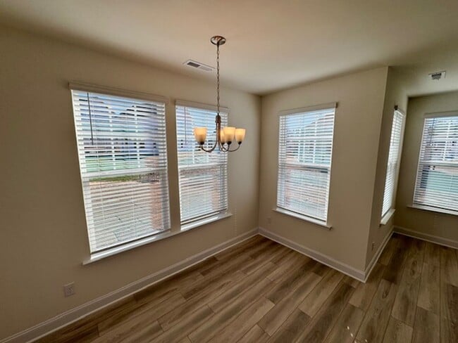 Building Photo - The Grove at Neill's Pointe