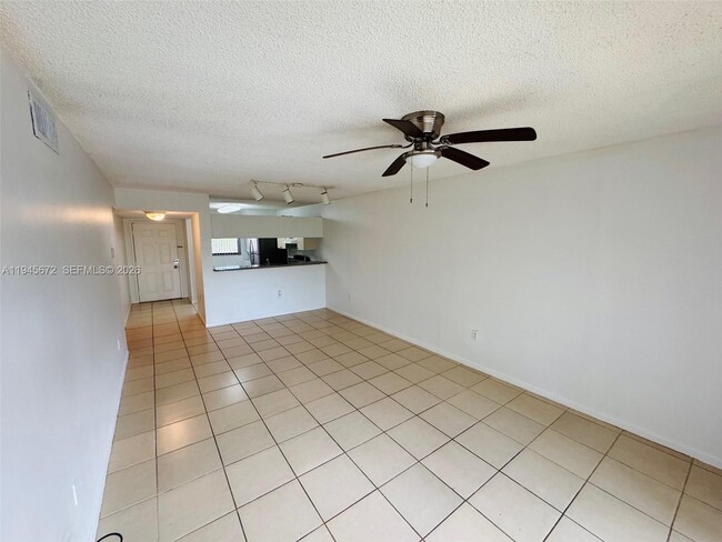 Building Photo - 9948 Nob Hill Ln