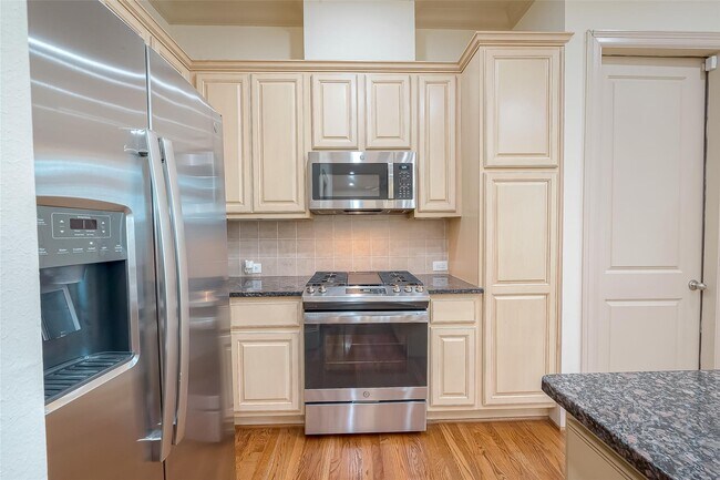 Foto del edificio - 931 W 23rd St