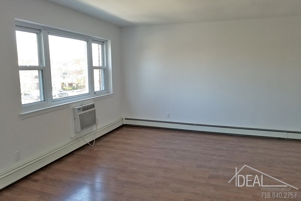 Amazing 3 bedroom Apartment in Astoria! Townhome Rentals in Queens NY