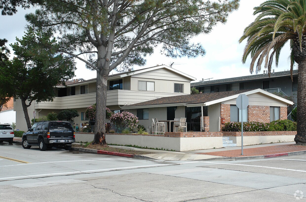 Primary Photo - 301 Marguerite Ave
