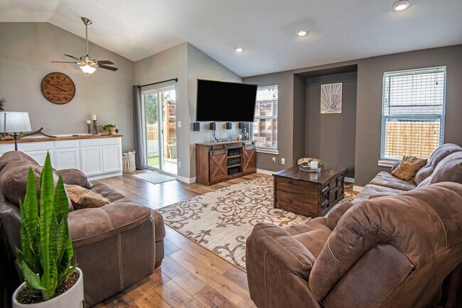 Building Photo - Single level home