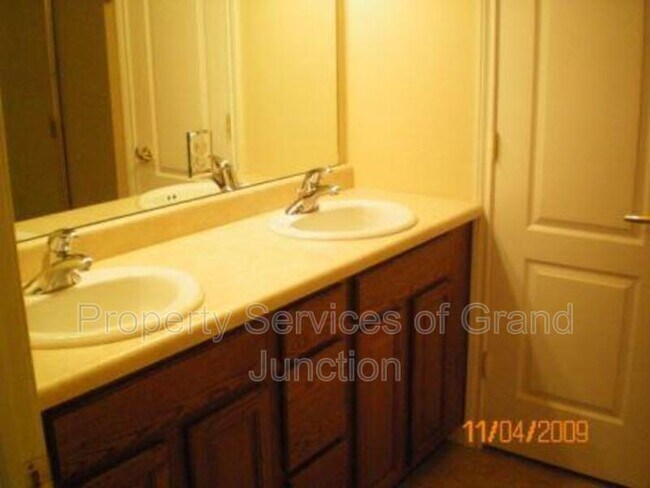 Foto del edificio - 730 Shore Cir