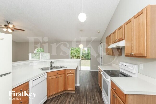 Building Photo - 356 Trembley Ave SW