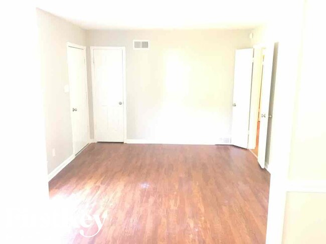 Foto del edificio - 5601 Bayshore Dr