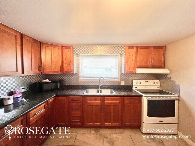 Photo du bâtiment - Renovated 2-Bedroom Unit | 900 Sq Ft | Qui...
