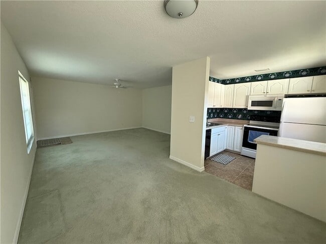 Foto del edificio - 31 Pine Arbor Ln