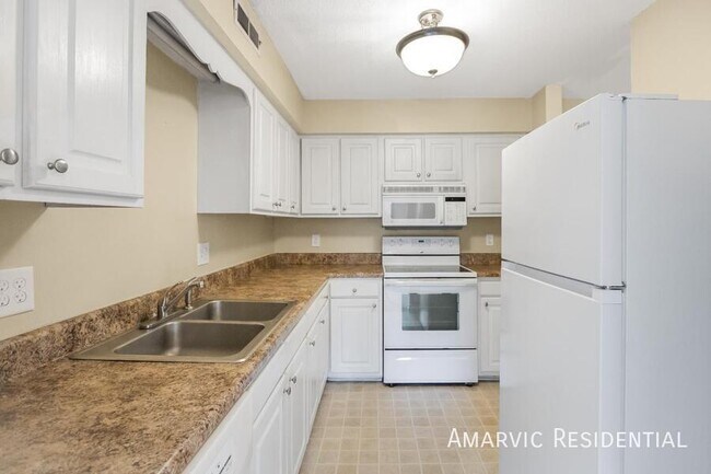 Foto del edificio - 612 Pine Ridge Pl