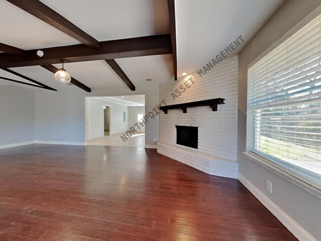 Foto del edificio - Newly Renovated Single Family Home | 4 BR/2BA | Fenced Backyard