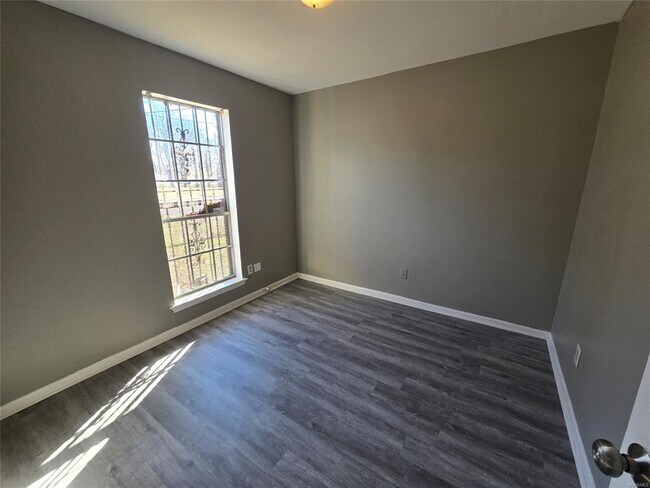 Foto del edificio - 4104 Lone Oak Dr