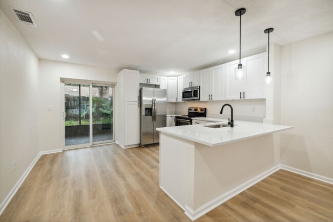Foto del edificio - 2636 Sunnyside Dr