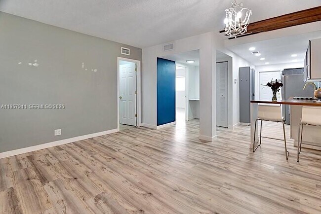 Building Photo - 1450 NE 170th St