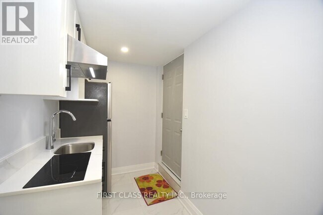 Building Photo - 113 Holcolm Rd