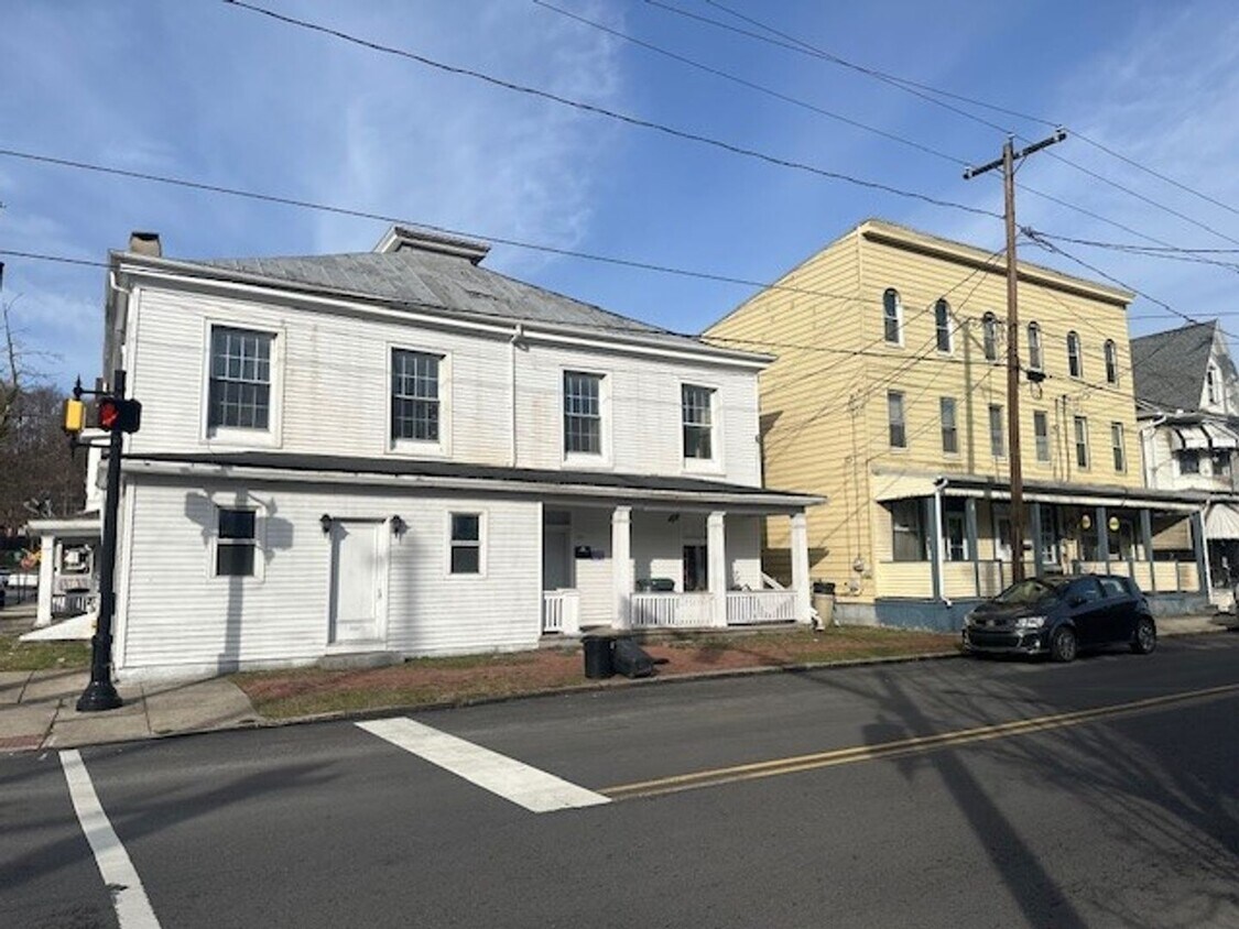 Primary Photo - 402 Pine Street
