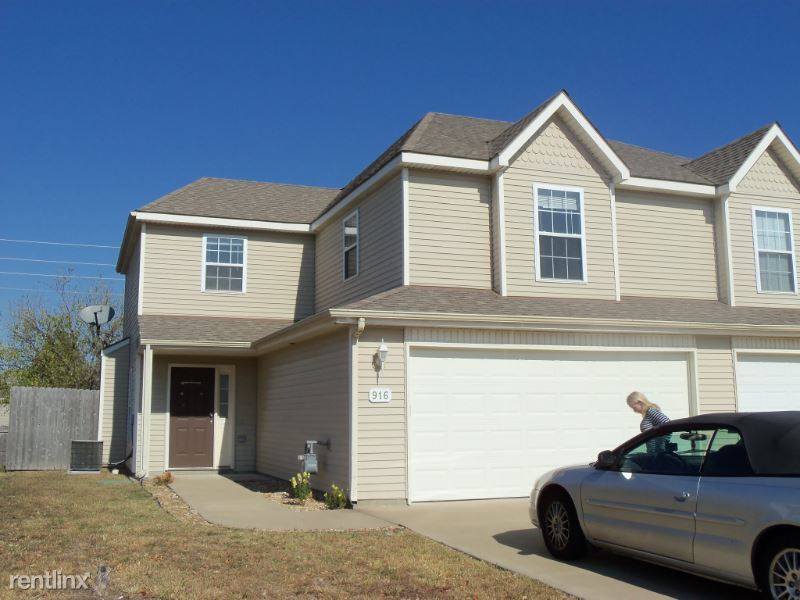 916 E Wildcat Run St, Gardner, KS 66030 Townhome Rentals in Gardner
