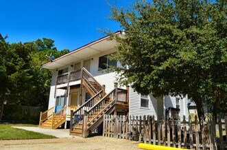 Building Photo - 9617 11th Bay St