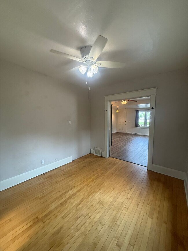 Foto del edificio - 1205 S Webster Ave