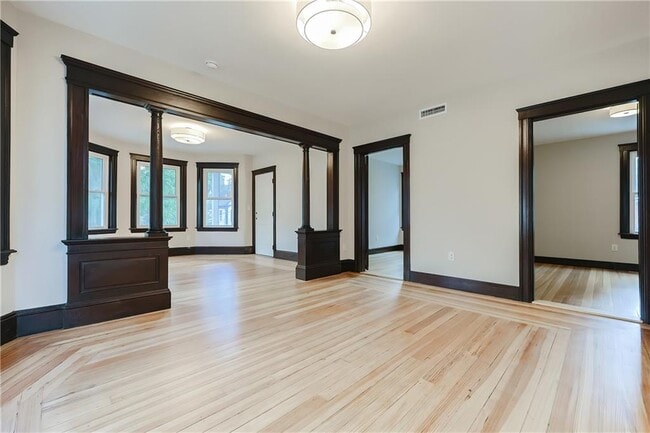 Building Photo - 65 Burton St