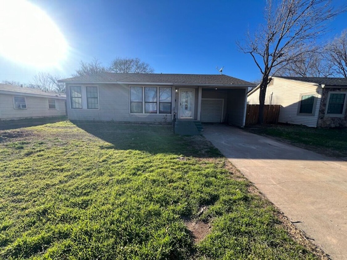 Primary Photo - 910 S La Salle Dr
