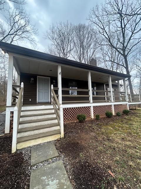 Building Photo - 4-Bed Retreat with Vaulted Ceilings & Covered Porch, close to the Shenandoah River in Front Royal