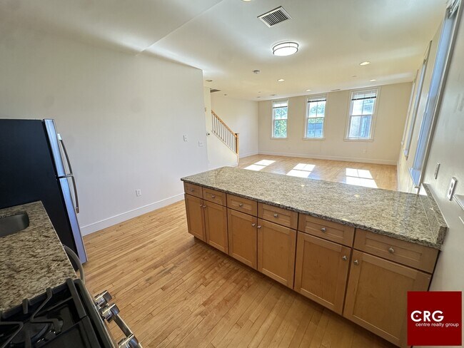 Foto del edificio - 102-104 Second St. Unit PH04