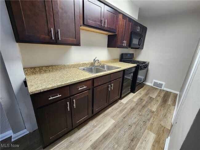 Foto del edificio - 2335 Allison Rd