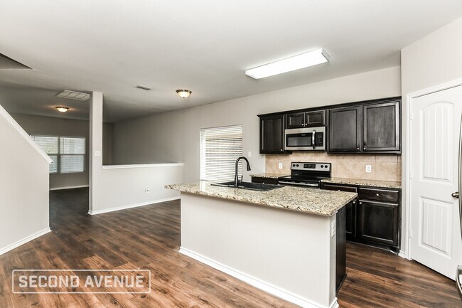 Foto del edificio - 636 Cameron Wy