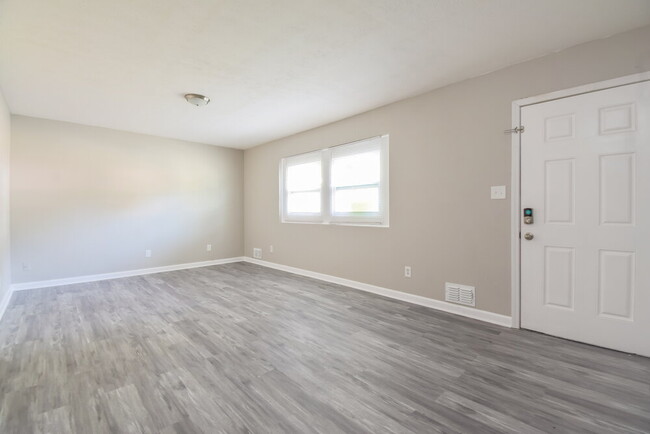 Building Photo - 955 King James Dr