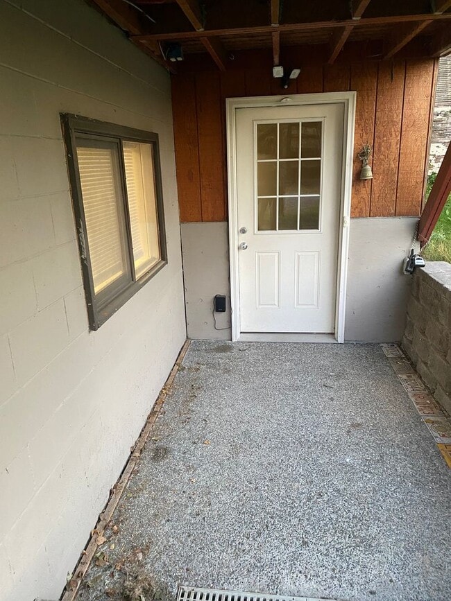 Building Photo - 21808 Robin Dr