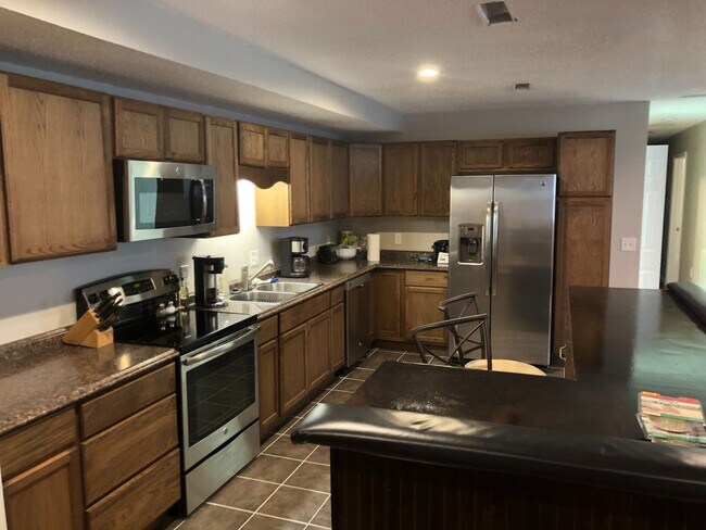 Foto del edificio - Fairlawn, 2BR / 2BA, available for short t...