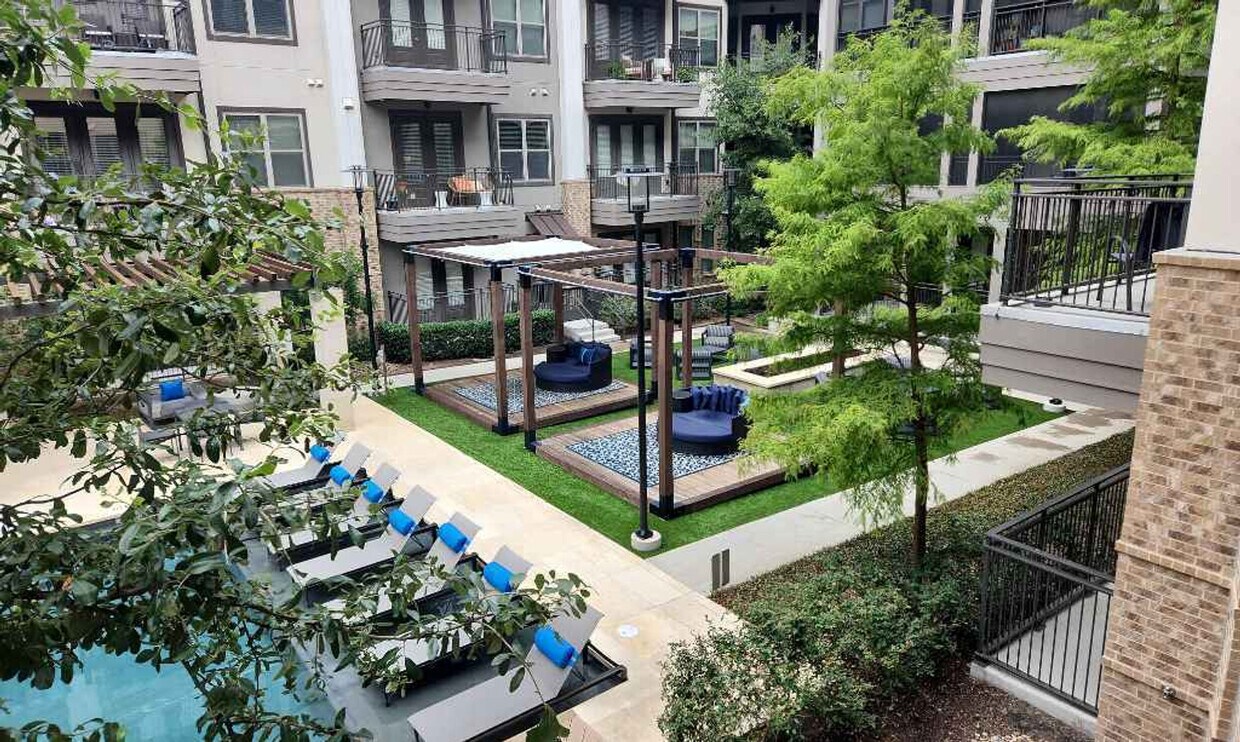 Foto principal - 11601 Domain Dr