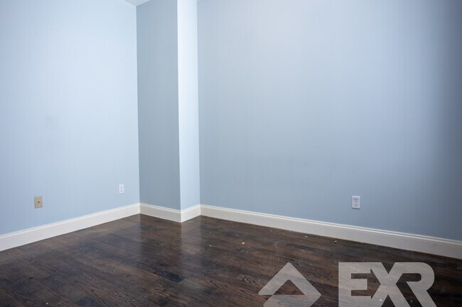 Building Photo - 39 Suydam St