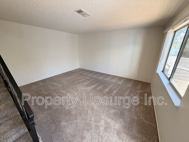 Building Photo - 1810 Laurel Ave