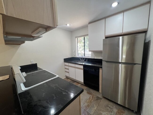 Building Photo - 9829 Caminito Marlock