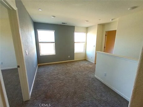Foto del edificio - 4244 Rutherford Ave